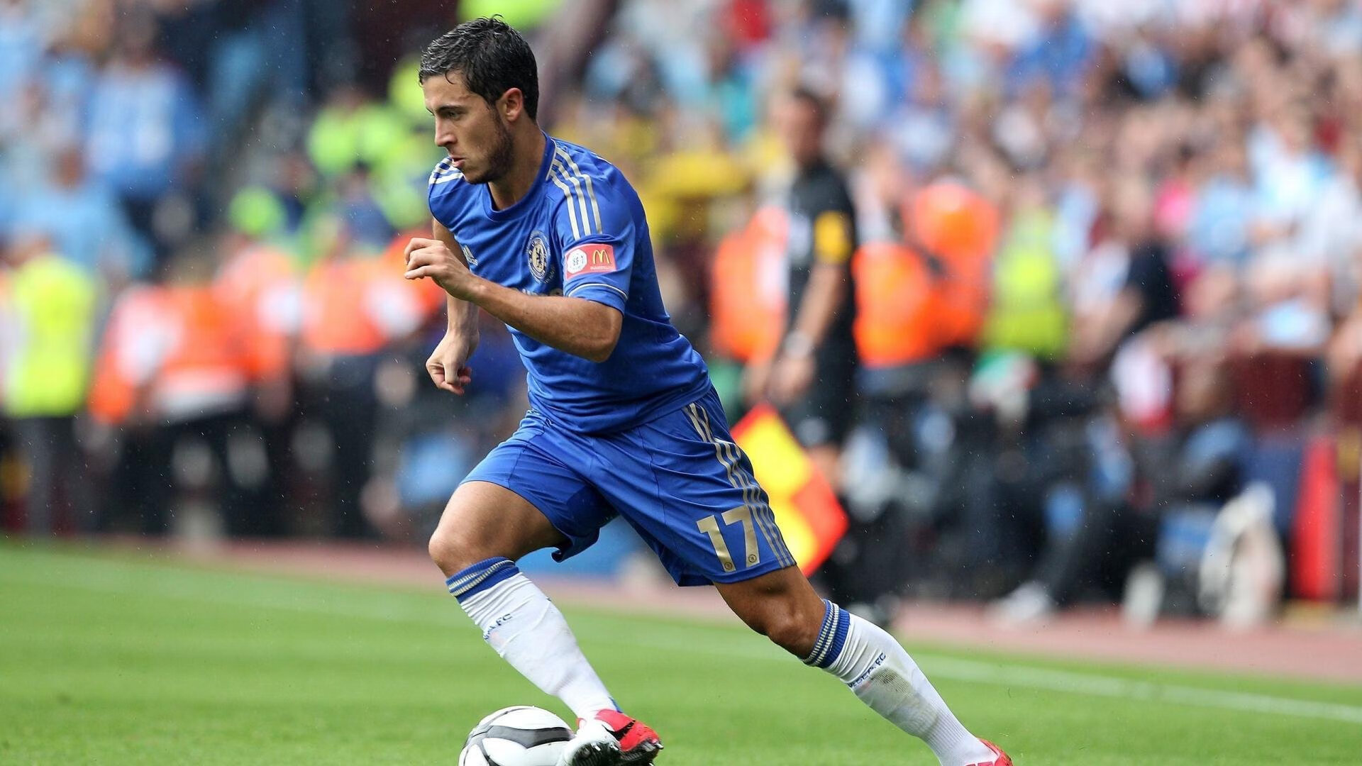 湖人内线球员频频抢板打乱对手节奏,湖人内扛